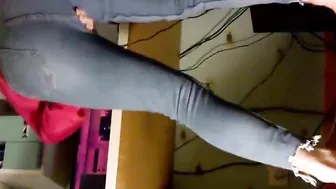 Emma Pissing And Working In Tight Jeans