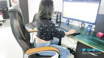 Jeniferplay - En La Oficina Me Caliento Y Le Saco La Leche A Mi Jefe