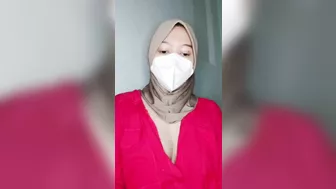 Sexy Hijab Girl Enjoys A Good Orgasm