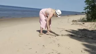 Acquaintance A Milf On Beach