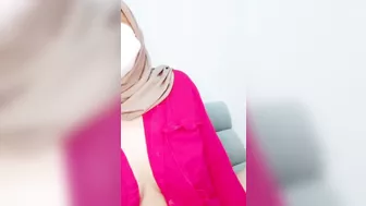 This Hijab Girl Trembles Whimpering With Pleasure