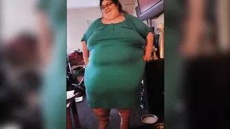 Ssbbw Jiggles And Dances