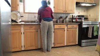 Moroccan Wife Gets Creampie Doggystyle Quickie In The Kitchen