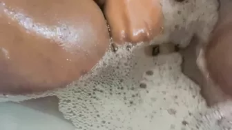 Pussy Play In The Tub?‍?️