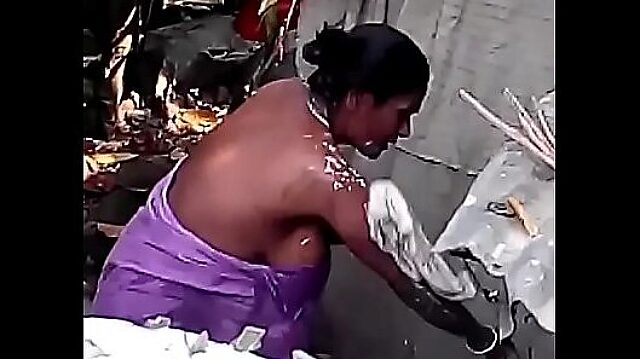 Naked Desi Housemaid Soaking In Bath