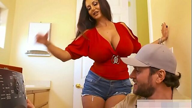 Hot Milf Ava Addams Gives Sloppy Blowjob In Hd