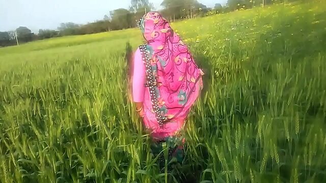 Amateur Indian Bhabhi Gets Freaky Outdoors In Hindi Porn