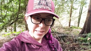 Nerdy Faery Does An Outdoor Standing Piss While Walking