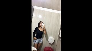 Mi Novia Me Manda Video En El Baño De Una Discoteca