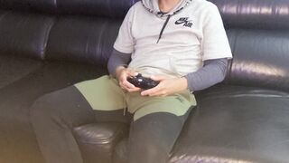 I Interrupted His Xbox Game To Give Blowjob: Milf Gets Cum In Mouth! (Amateur)