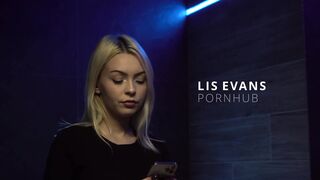 Beautiful Lis Evans Distracted From Work With Blowjob And Pussy