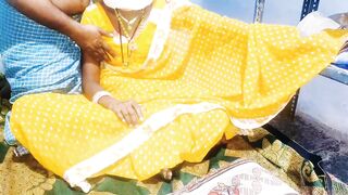 Desi Indian Village Wife Fuking In Yellow Colour Sari