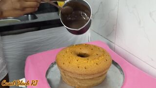 Bolera Da O Cuzinho Gostoso E Pede Para Marido Gozar Em Um Pedaço Do Bolo Que Fez Para Testar Um Novo Ingrediente