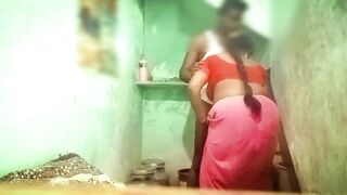 Tamil Aunty Cheating Unkle In Bathroom