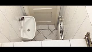 Hidden Camera Taped A Tinder Date Ending Up In A Public Restaurant Toilet