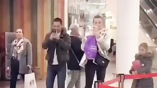 Ballerina Twerka Al Centro Commerciale Tutta Da Sborrare In Pubblico