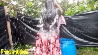 Sri Lankan Bathing Public Place අල්ලපු ගෙදර අක්කා නානවා