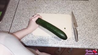 Hot Housewife Passionate Masturbate Cucumber - Squirt