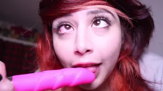 Look How I Suck The Dildo With My Beautiful Face