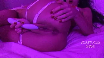 A Student In Bed Gets An Orgasm With A Vibrator And Moans Gently?Solo Masturbation