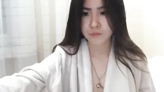 Sexy Korean Girl Squirts On Cam