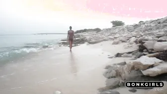 Ebony Seyy Girl - Morning Hot On The Beach