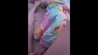 Maturbate Pussy On Queensize Bed