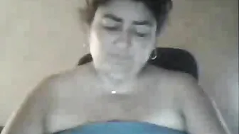 Bbw Milf Shows Tits On Cam