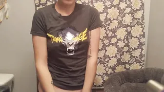 Horny Teen Plays With Pussy And Tries To Be Quiet