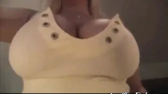 Huge Amateur Boobs Bouncing And Swinging Side To Side