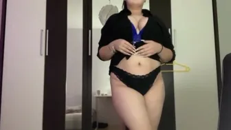 This Mommy Wants You To Appreciate Her Lingerie