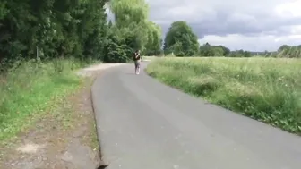 Hübsches Deutsches Girl In Strümpfen Im Wald Gefickt