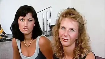 German Milf Teachs German Girl