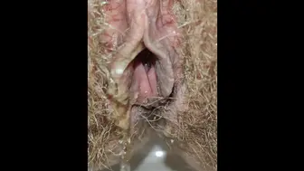 Big Hairy Mommy's Pussy Peeing And Little Farting Closeup