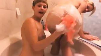 Blonde American Lesbians' Bath Time (Hd)