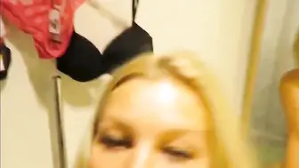 Deutsche Milf Gibt Blowjob Für Gesichtsbesamung In Öffentlicher Umkleidekab