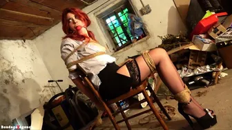 Bondage Slut Training Bella Ragazza Rossa Viene Legata Mani E Piedi Ballgagged E Toe Tied Maledom