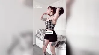 Redhead With A Pale Body And Tattoos Is Twerking And Showing Off Nude On Tiktok