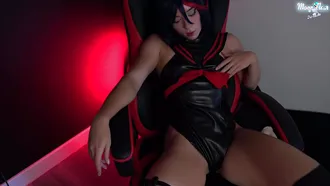 Cosplayer Hottie Keeps Her Legs Raised While Banging Herself To Orgasms