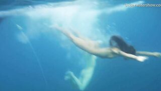 2 Hot Girls Naked In The Sea Swimming