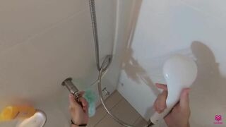 Double Blowjob In The Shower