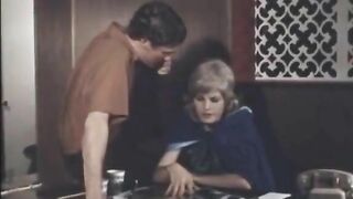 John Holmes, Cyndee Summers, Suzanne Fields In Vintage Sex Clip