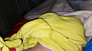 Pijamada Con Mi Compañero De La Escuela, Vino A Mi Cama Por La Noche Cuando Mis Padres Roncaban +18