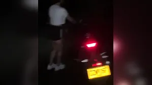 Pude Arreglar La Moto De Una Extraña Y Ella Me Paga Con Una Follada, Su Coño Apretado, Mojado Y Deli