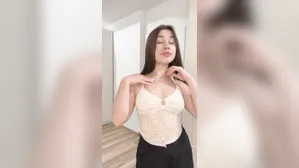 Pretty Girl Shows Her Tits