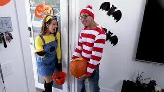 Teen Evelin Stone Gets Bruno Dickemz's Dick In A Pumpkin