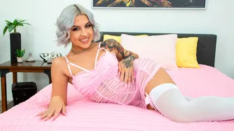 Tattooed Blonde Chick Luna Legend Is Fucking With A Purple Dildo