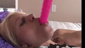 Lexy Lohan Playing With Her Pink Vibrator On Bed Masturbating