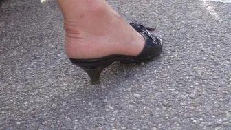 Pieds De Femmes Matures Françaises Transpirant En Mules Et En Public Orléans