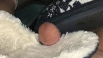 Fluffy Slipperjob Footjob * Black Slippers